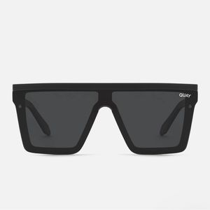 Quay Hindsight 125.  Black.  Excellent condition.